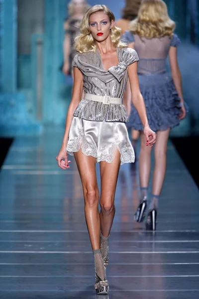 Look 25